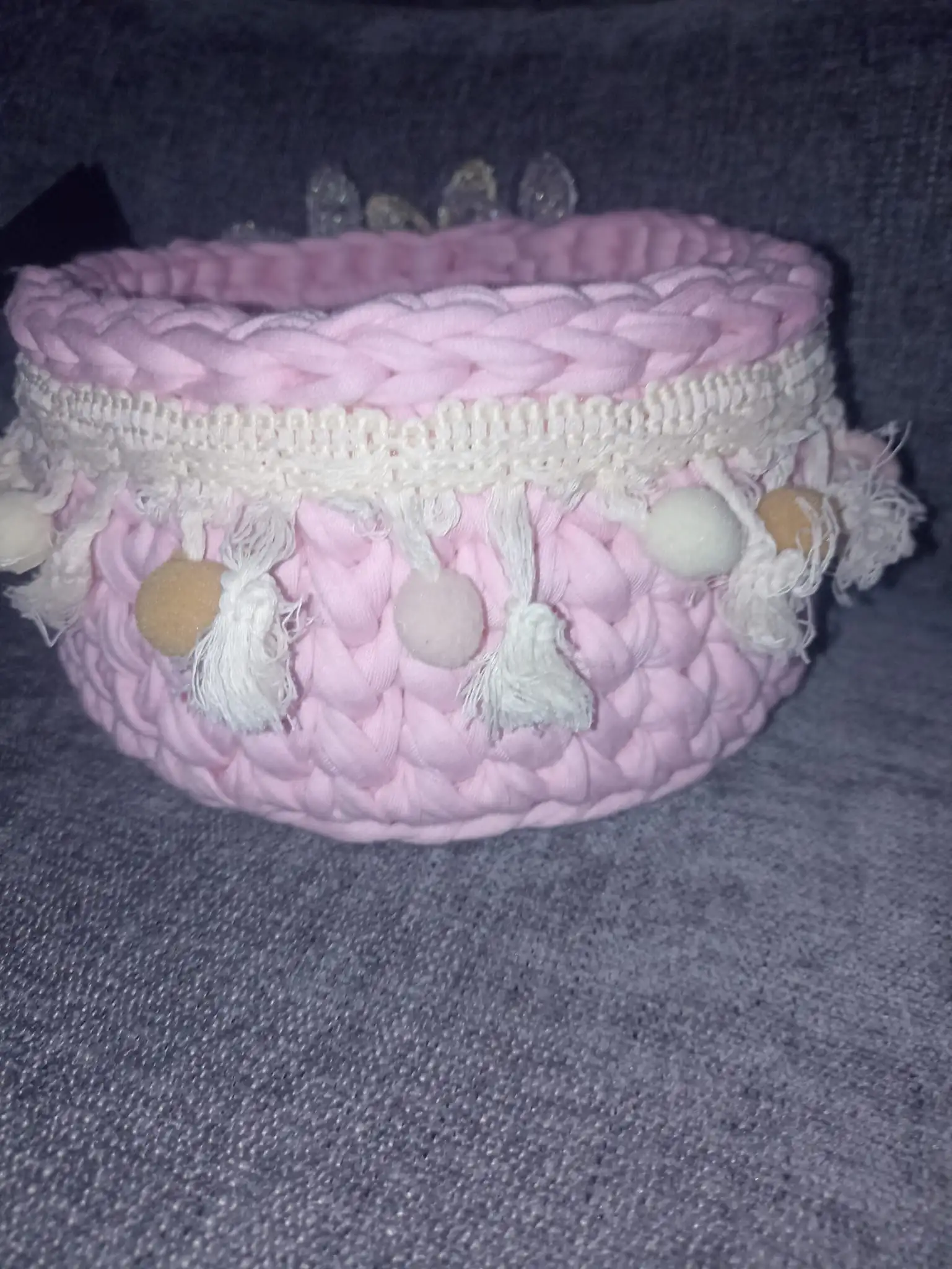 Foto 2 de 4: Cesto rosa com borboletas e pompons