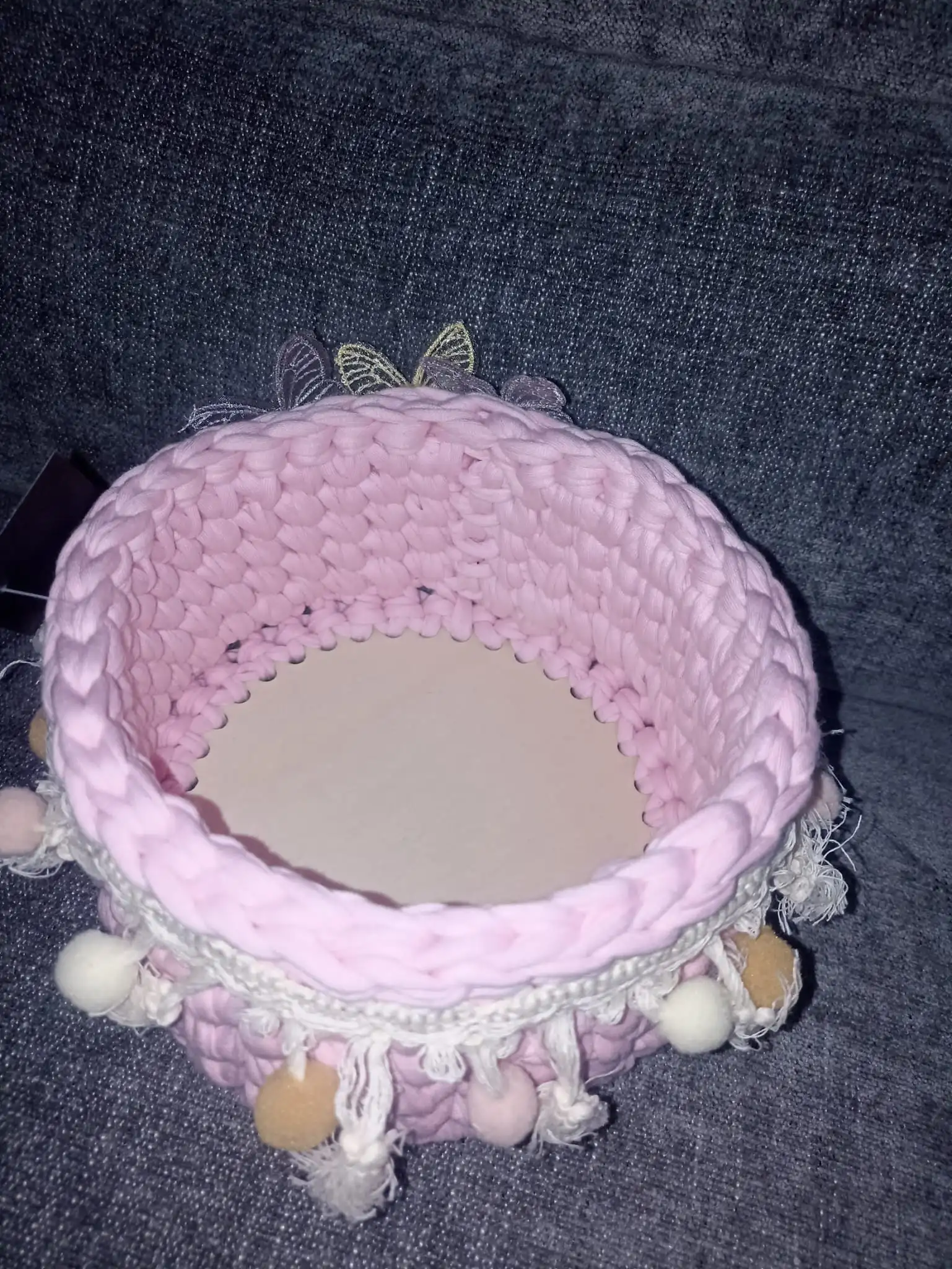 Foto 4 de 4: Cesto rosa com borboletas e pompons