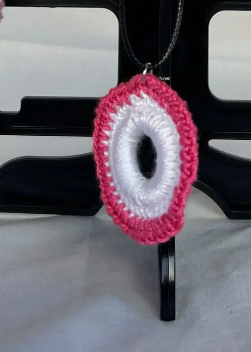 Colar com pendente redondo cor-de-rosa e branco – Acessórios