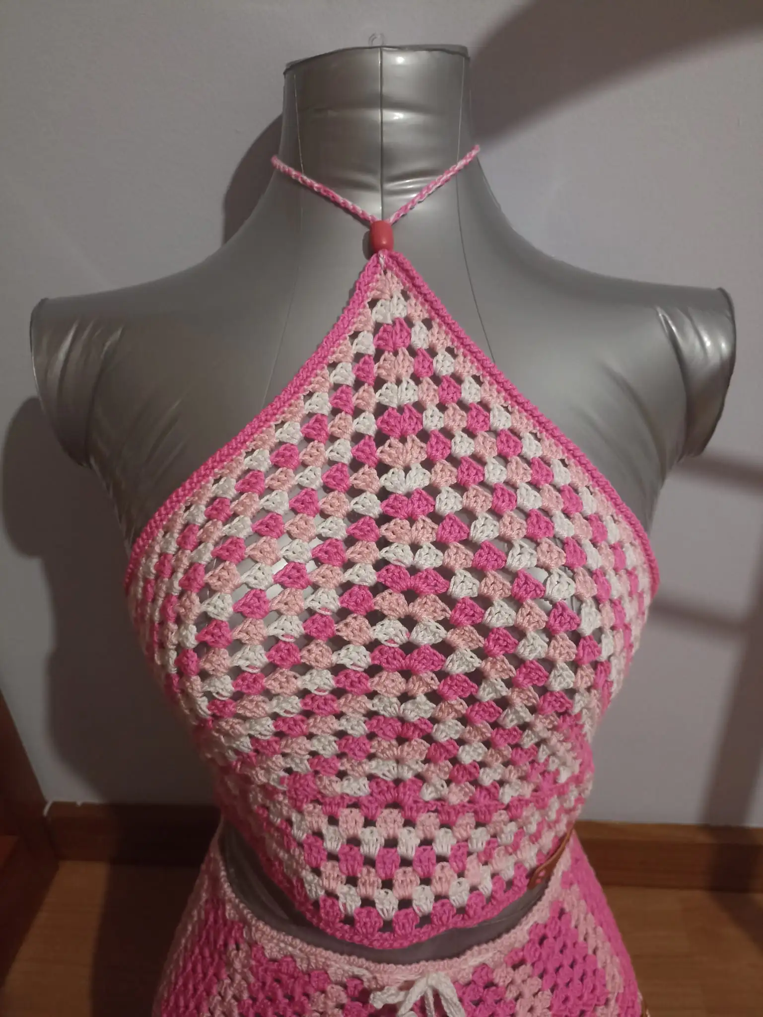 Foto 3 de 8: Conjunto top e calções rosa e branco