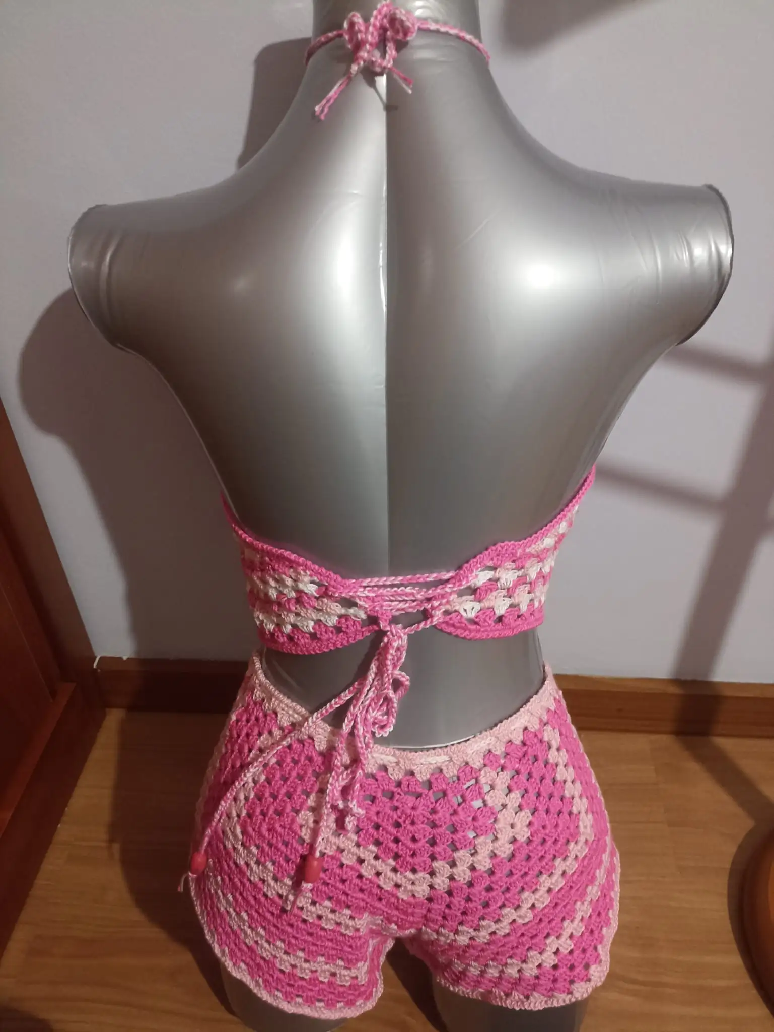 Foto 5 de 8: Conjunto top e calções rosa e branco