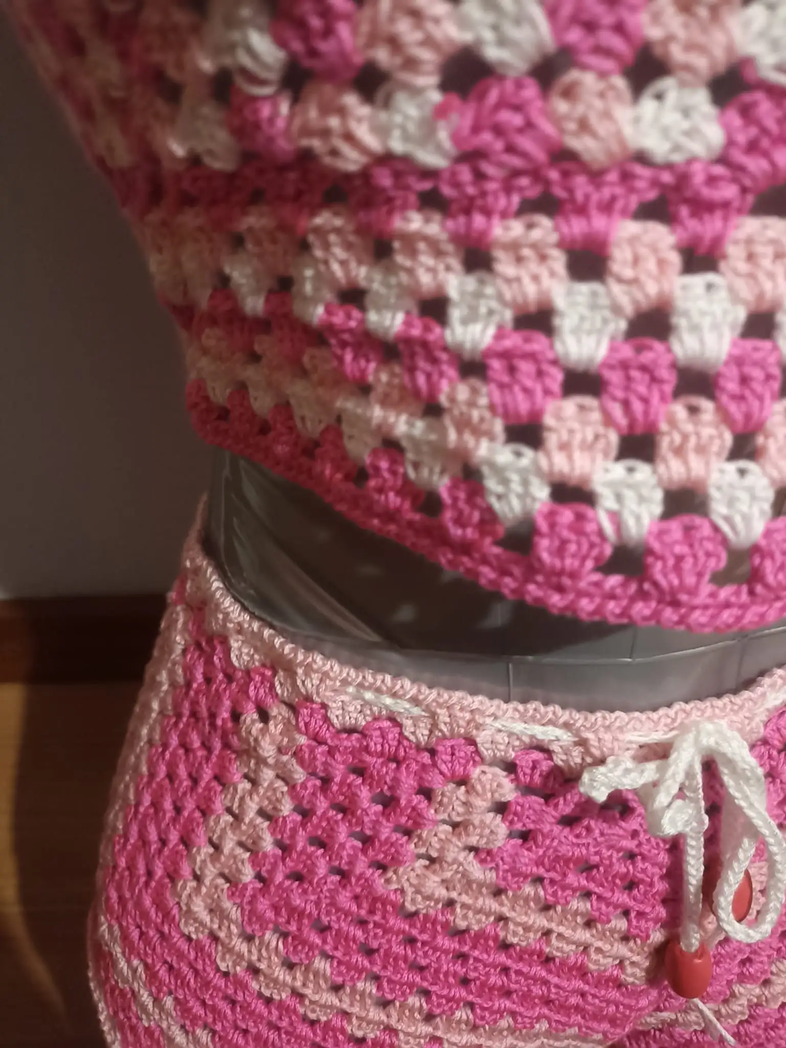 Foto 8 de 8: Conjunto top e calções rosa e branco