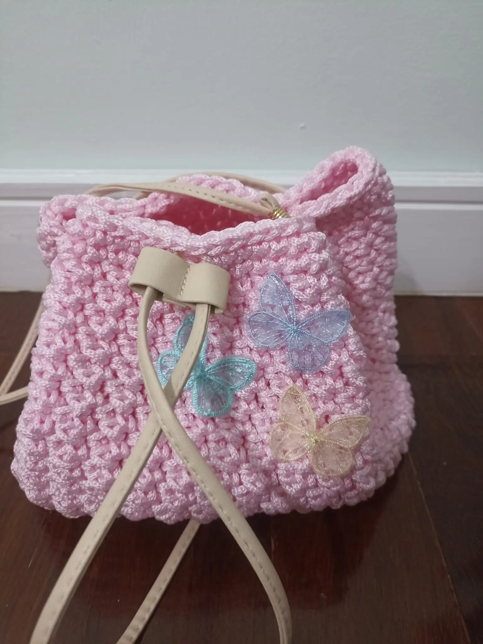 Foto 3 de 8: Mala saco rosa com borboletas