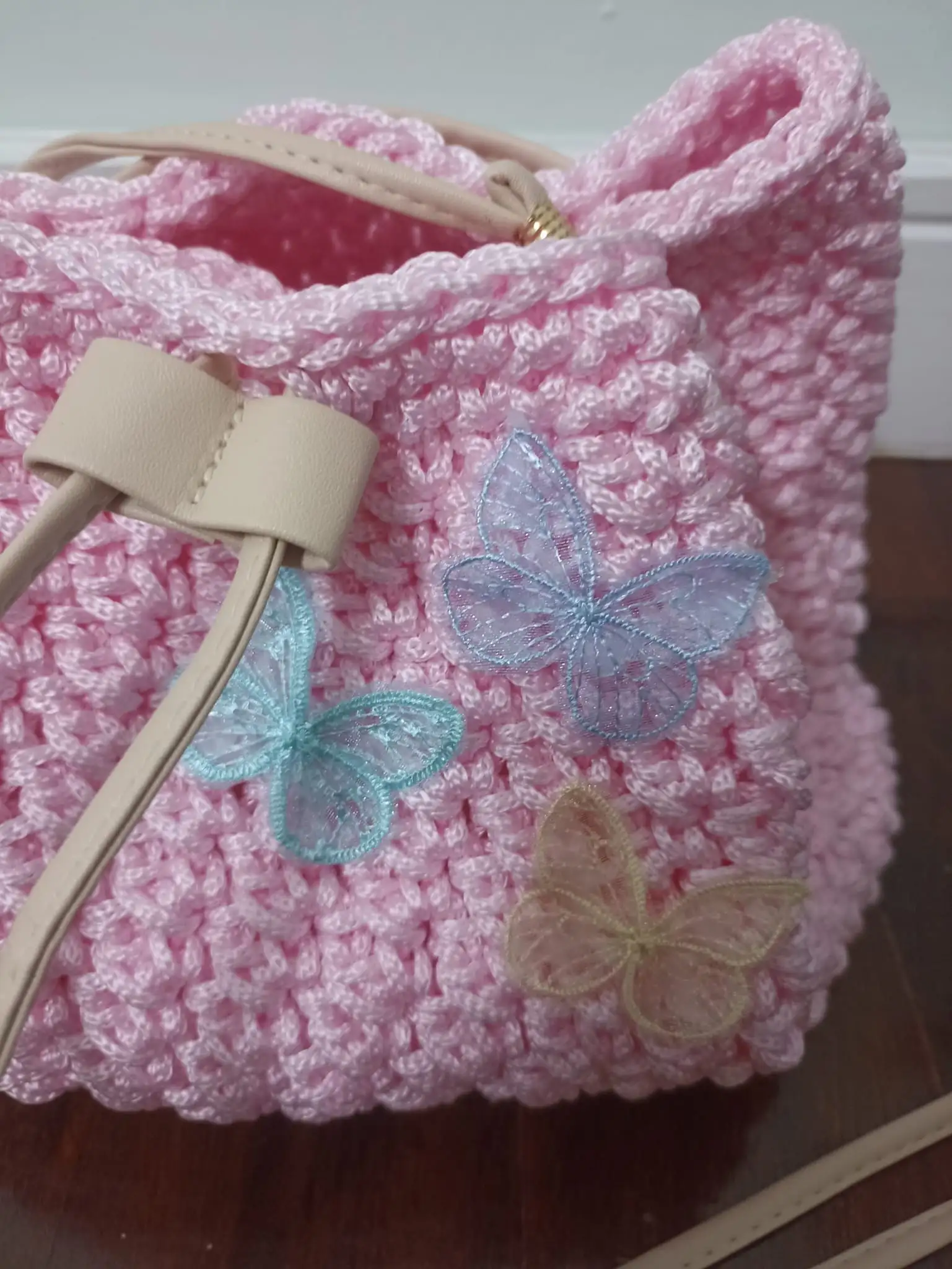 Foto 4 de 8: Mala saco rosa com borboletas
