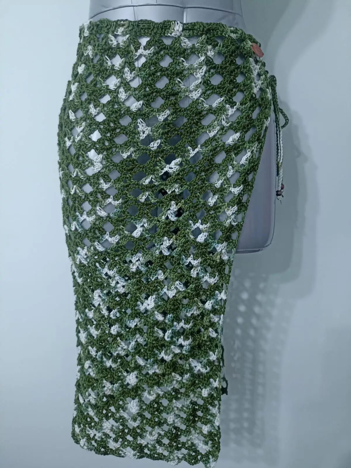 Saia rendada verde e branca – Roupa