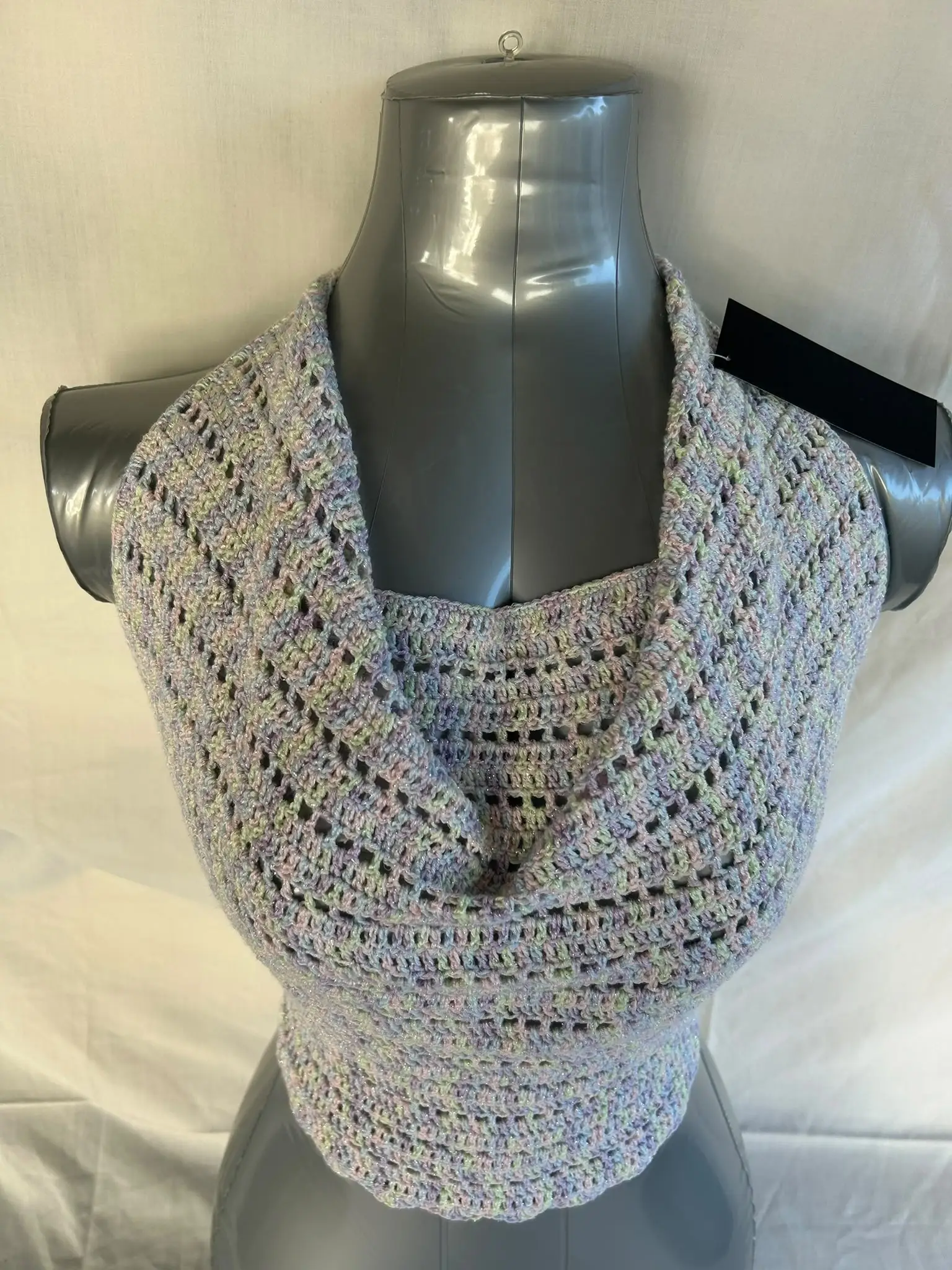 Top cinzento com gola cascata – Roupa